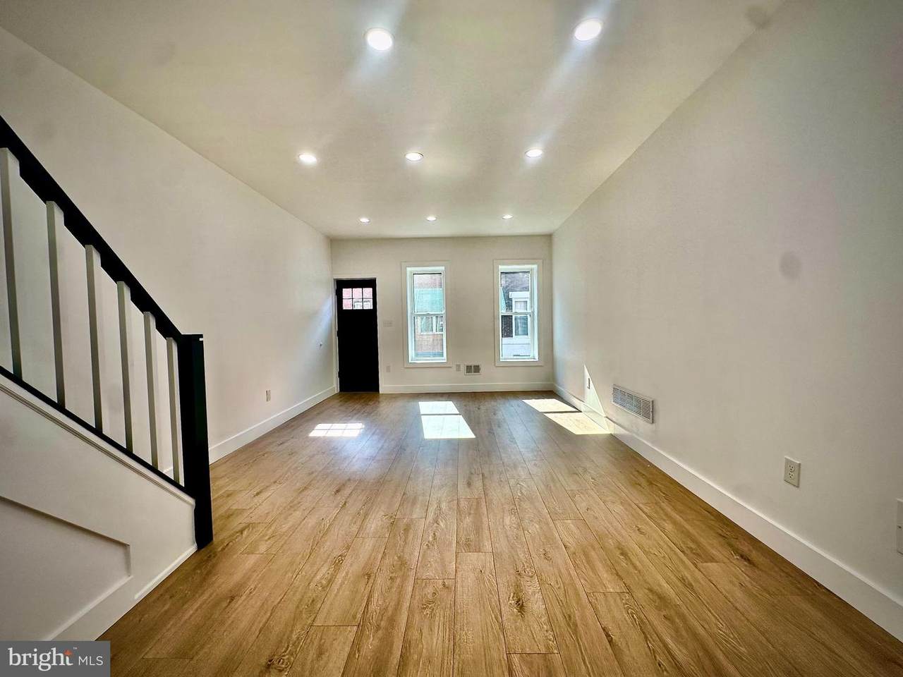 2025 Cleveland - Photo 1