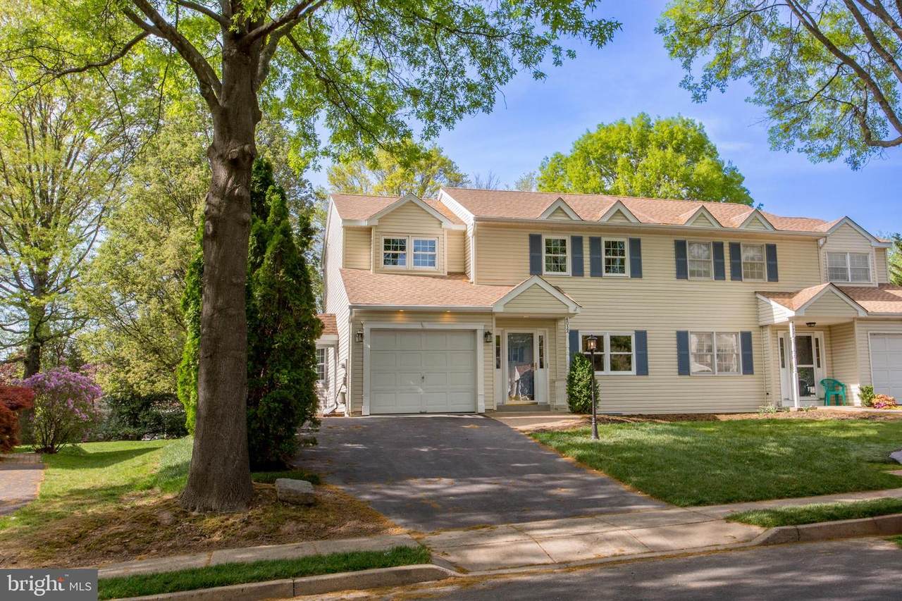 4038 Diane Way - Photo 1