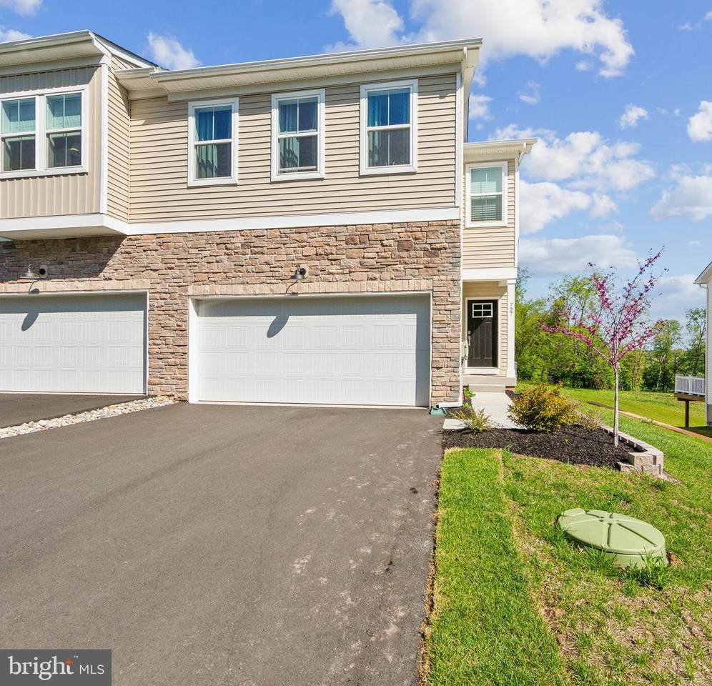 727 Hunsberger Road - Photo 1