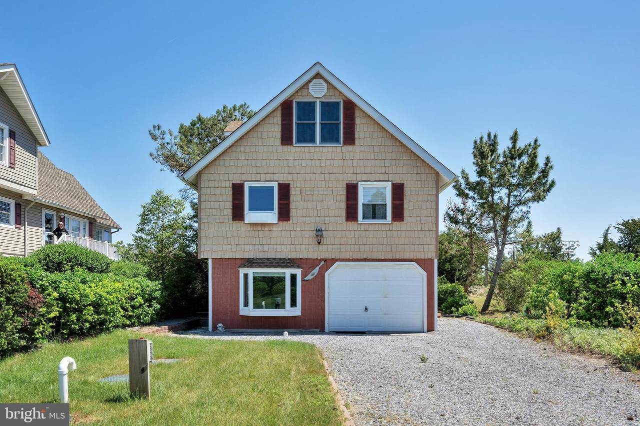 613 Bay Avenue - Photo 1