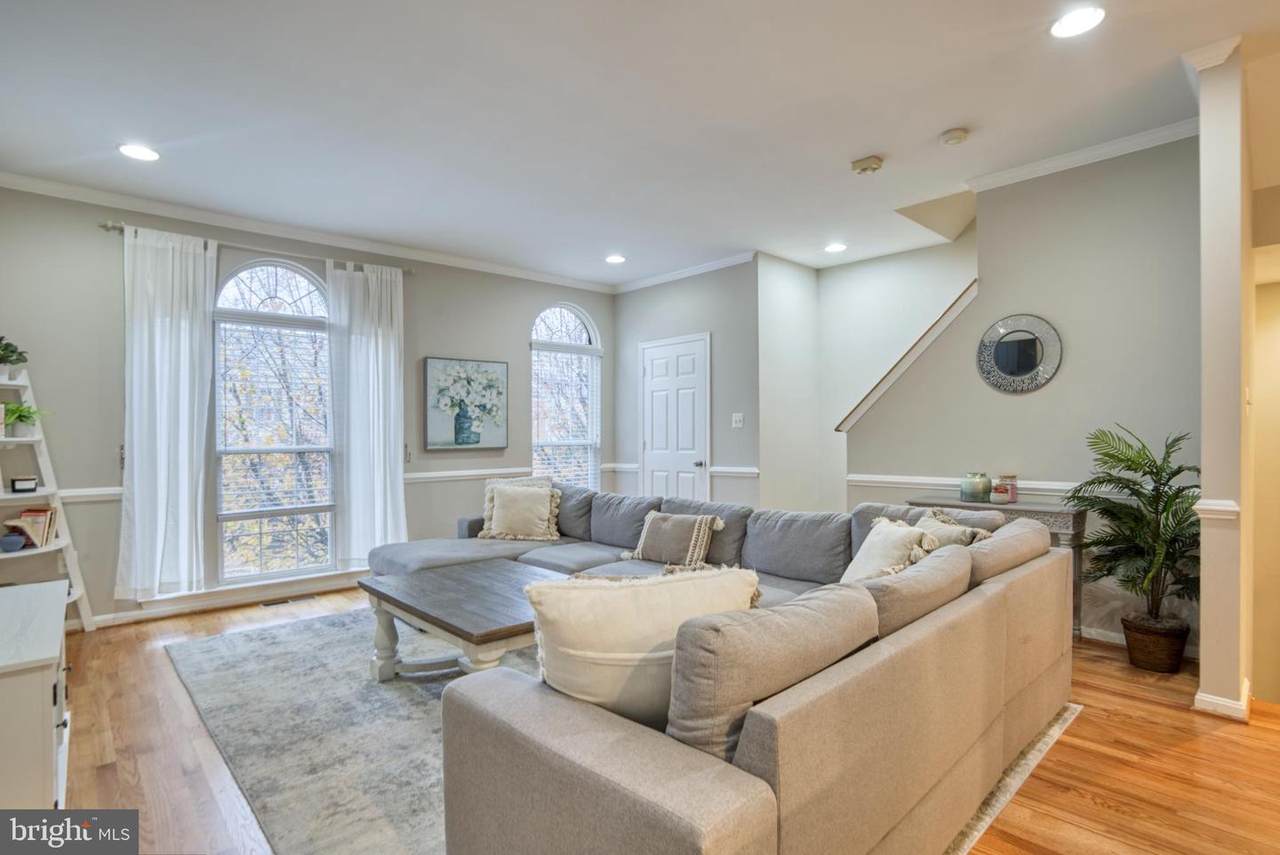 45559 Grand Central Square - Photo 1