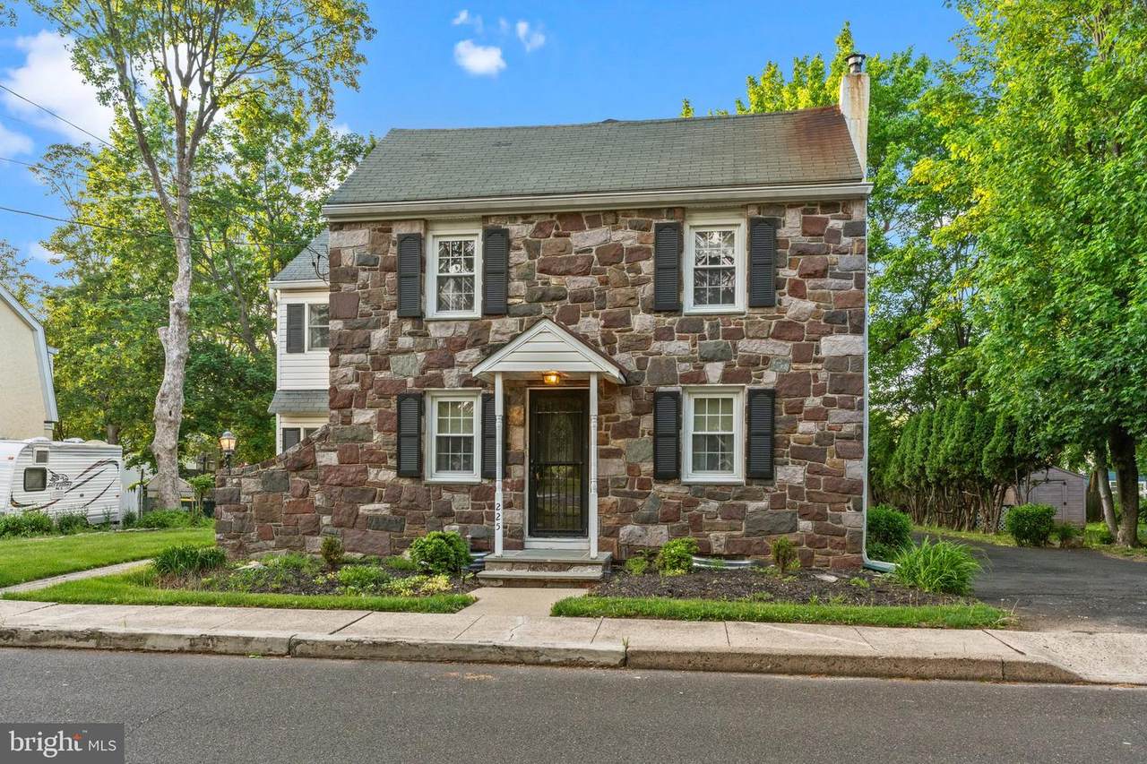 225 Flowers Avenue - Photo 1