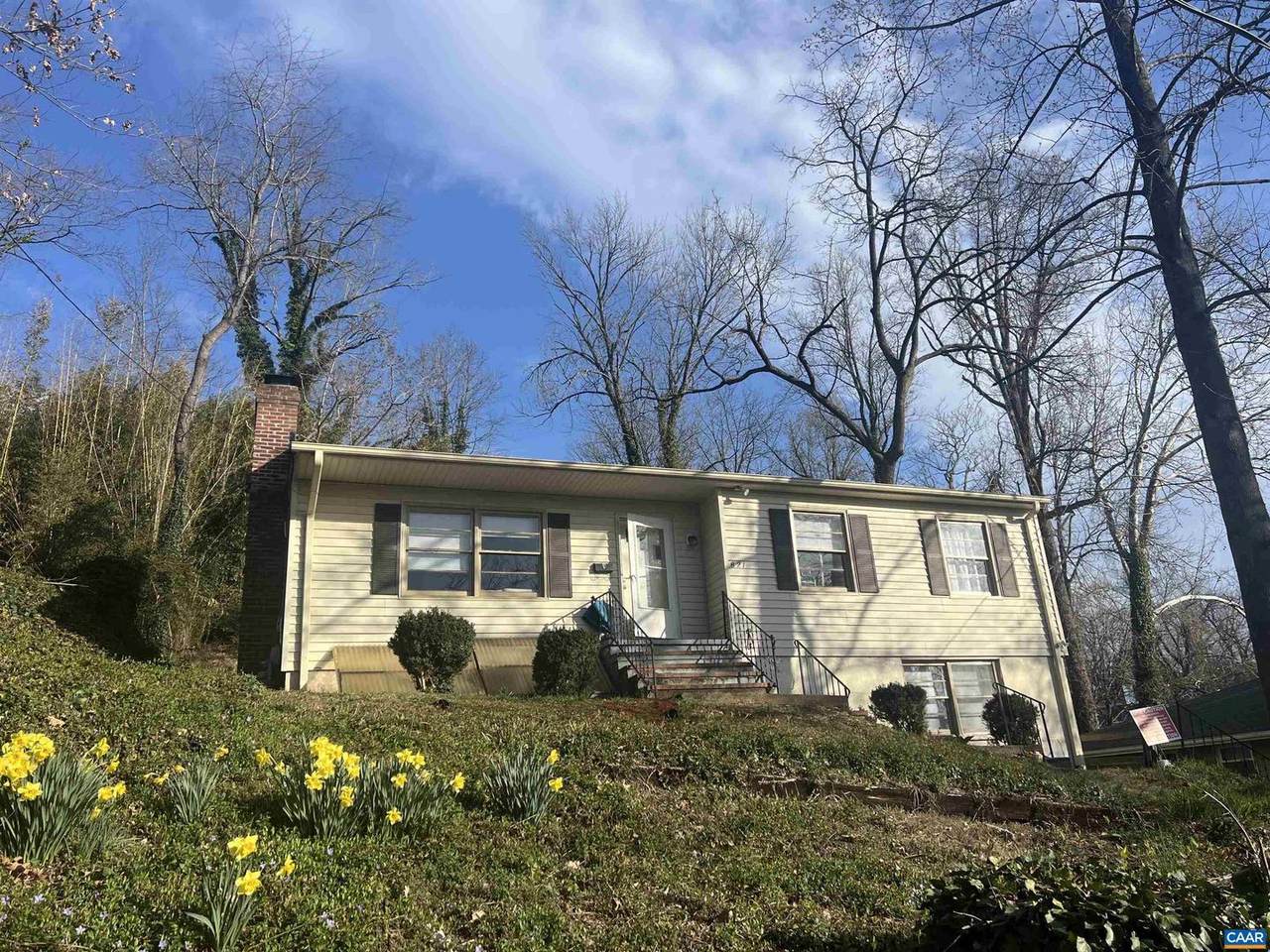 821 Cabell Ave - Photo 1