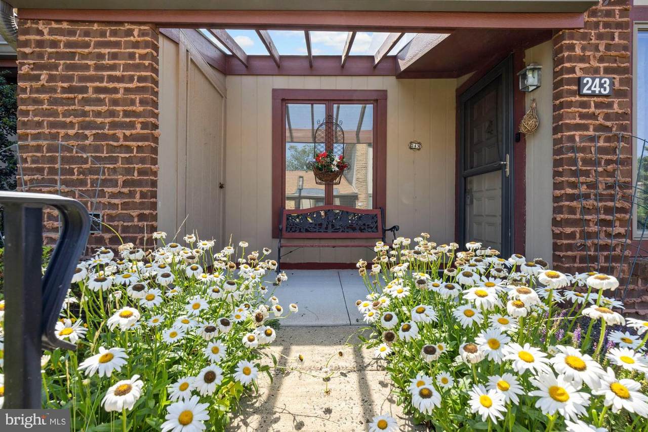 243 Uxbridge Drive - Photo 1