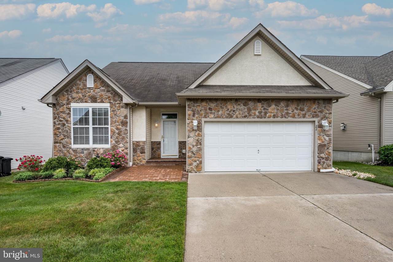221 Heritage Way - Photo 1