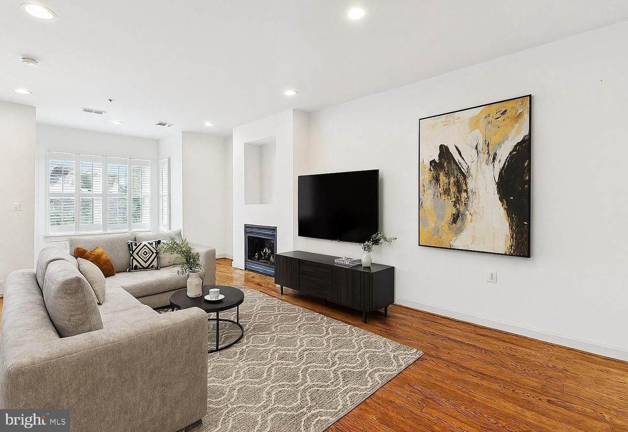 524 15TH Street - Photo 1