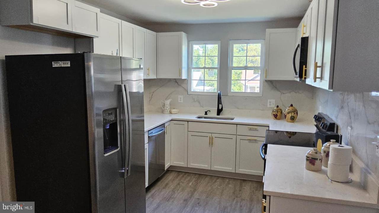 3107 California Ave - Photo 1