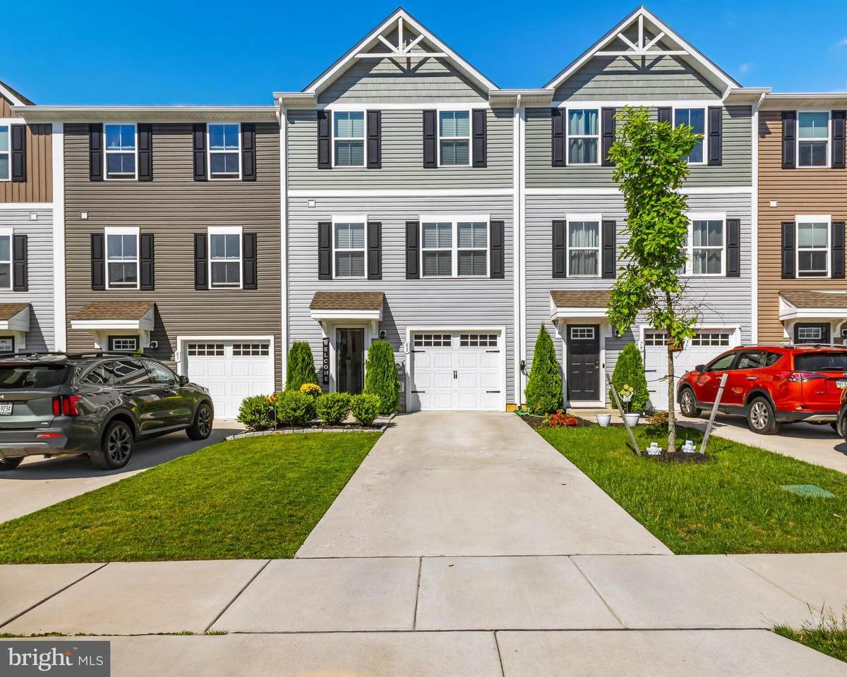 83 Burr Street - Photo 1