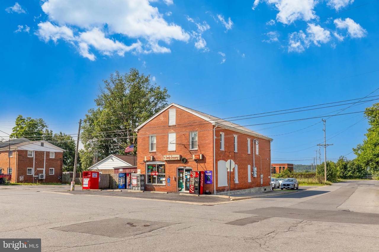 656 11TH Street - Photo 1