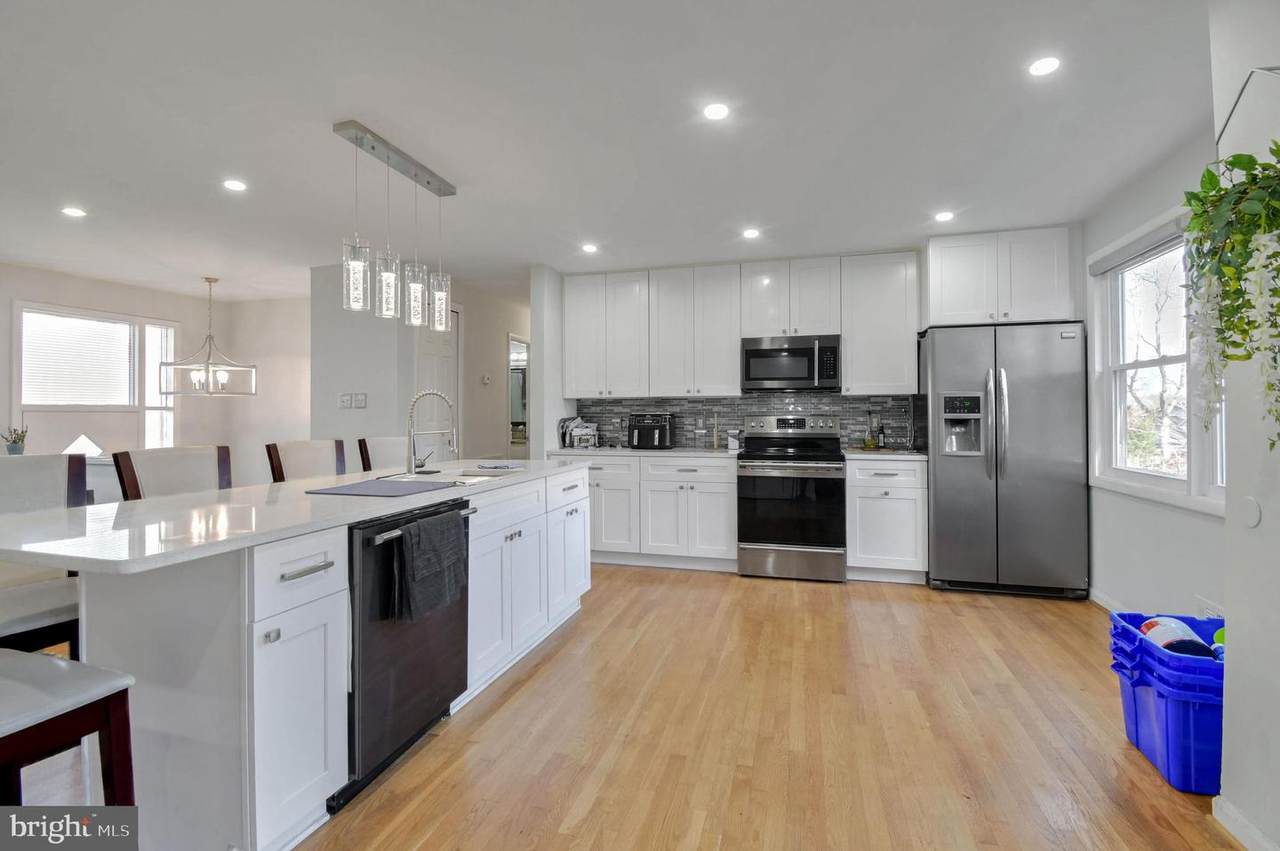 1104 Caddington Avenue - Photo 1