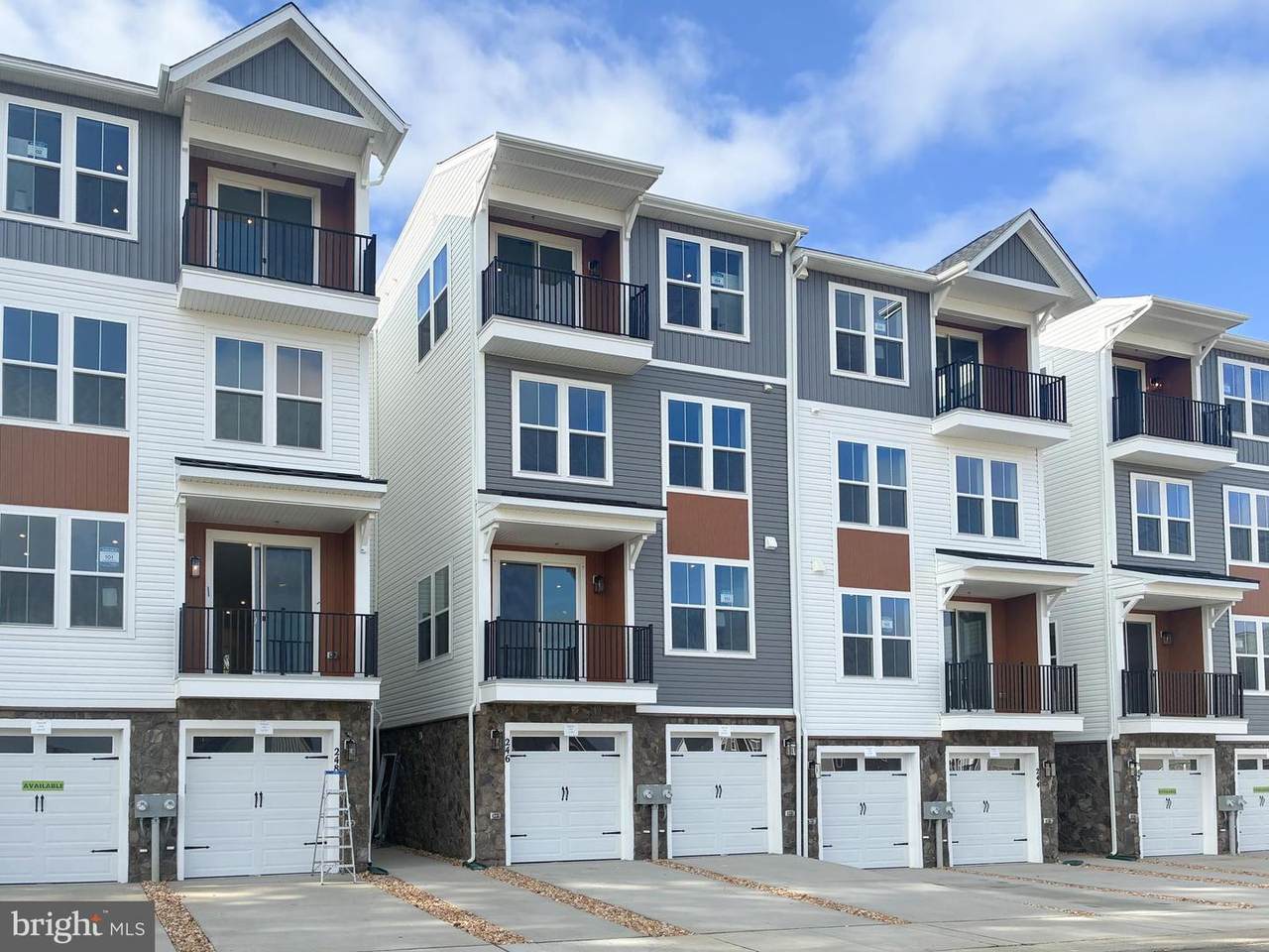 246 Violet Way - Photo 1