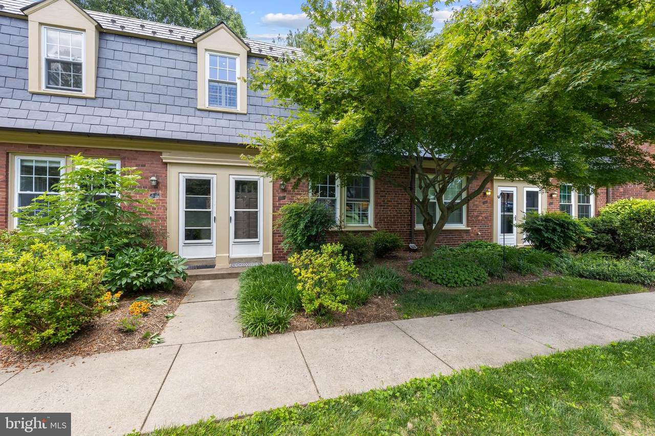 1021 Barton Street - Photo 1