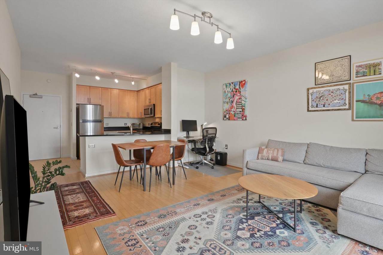 437 New York Avenue - Photo 1
