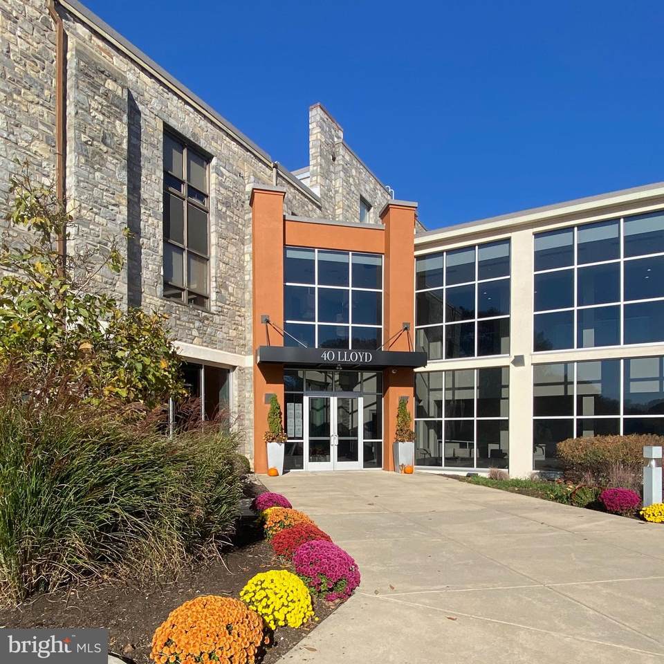 40 Lloyd Avenue - Photo 1