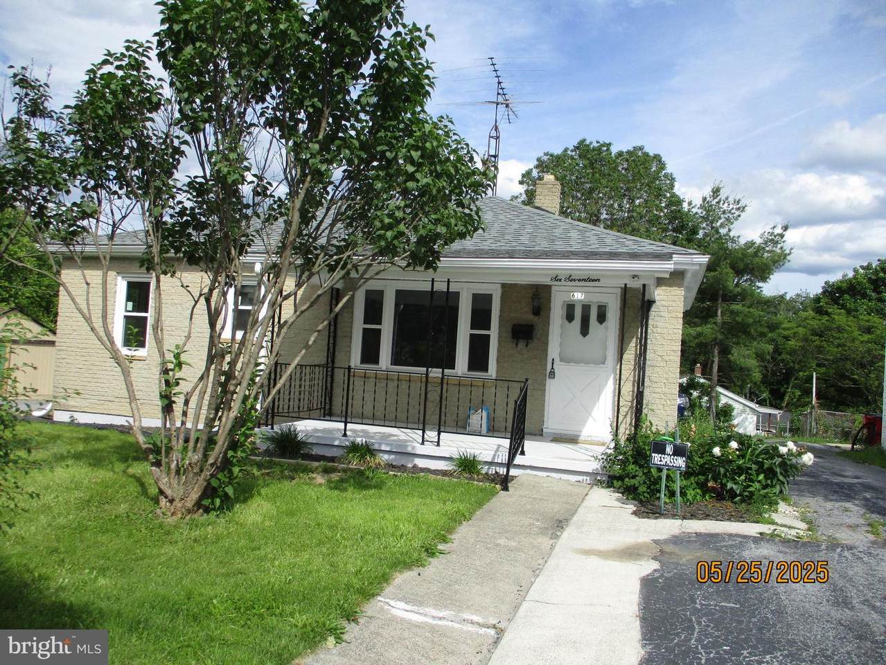 617 Albert Street - Photo 1