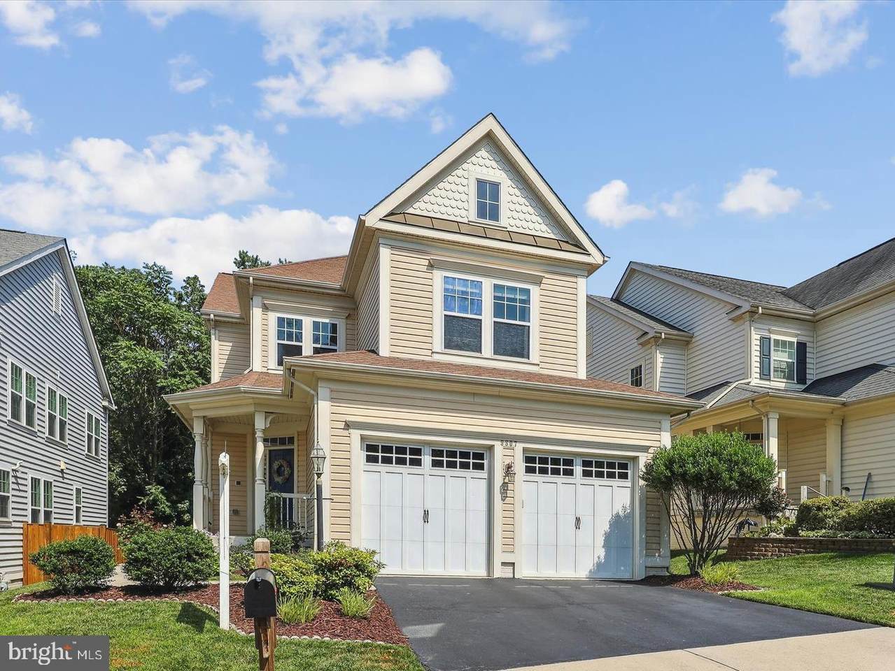9807 Amsterdam Street - Photo 1