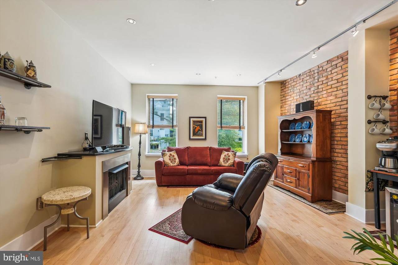 2914 11TH Street - Photo 1