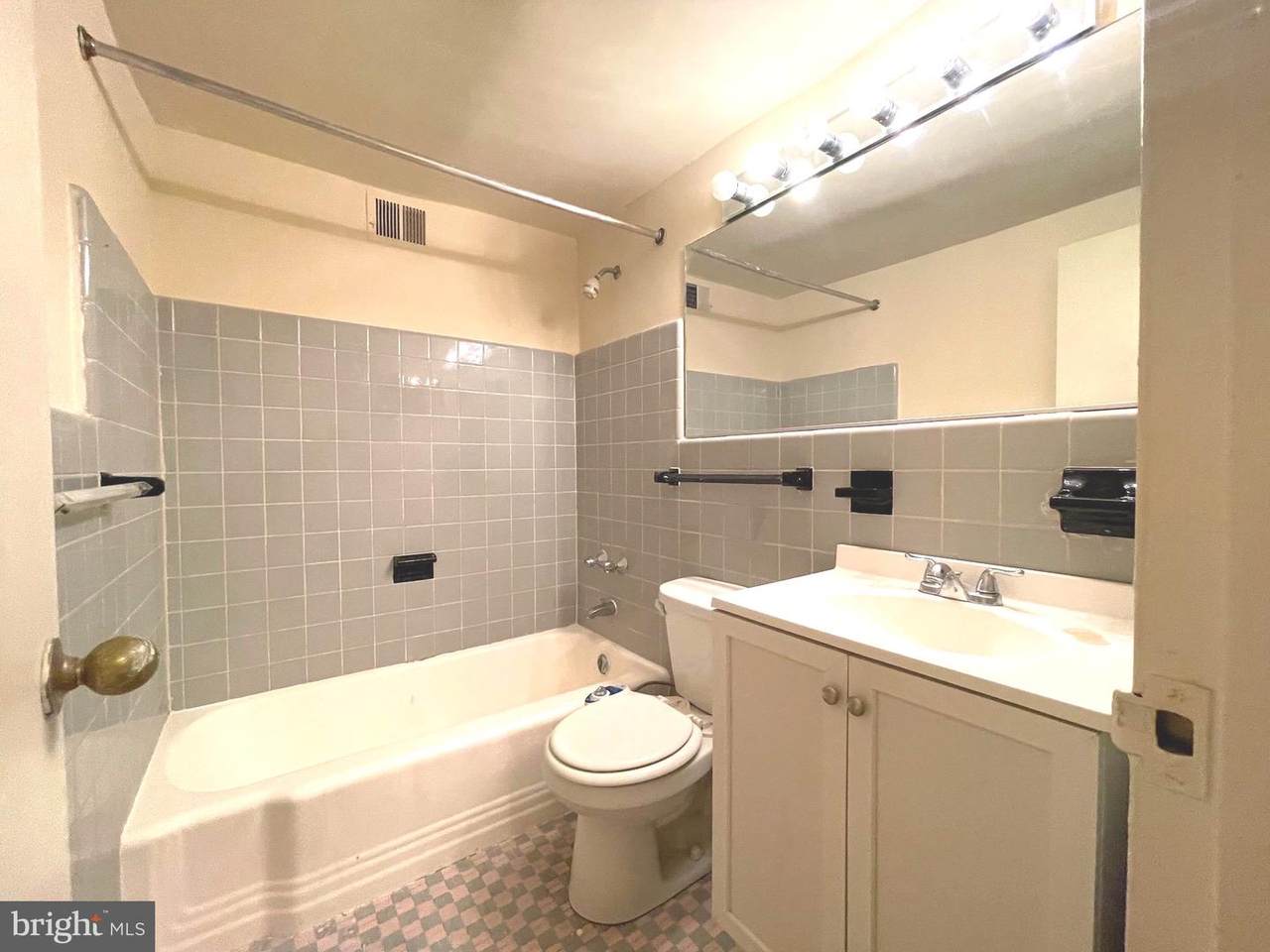 2101 Chestnut Street - Photo 1