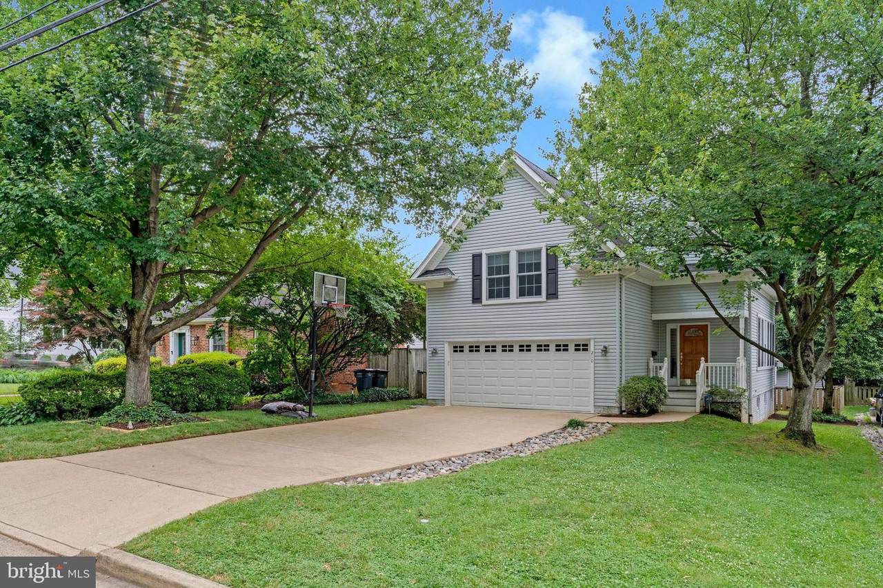 210 Oak Street - Photo 1