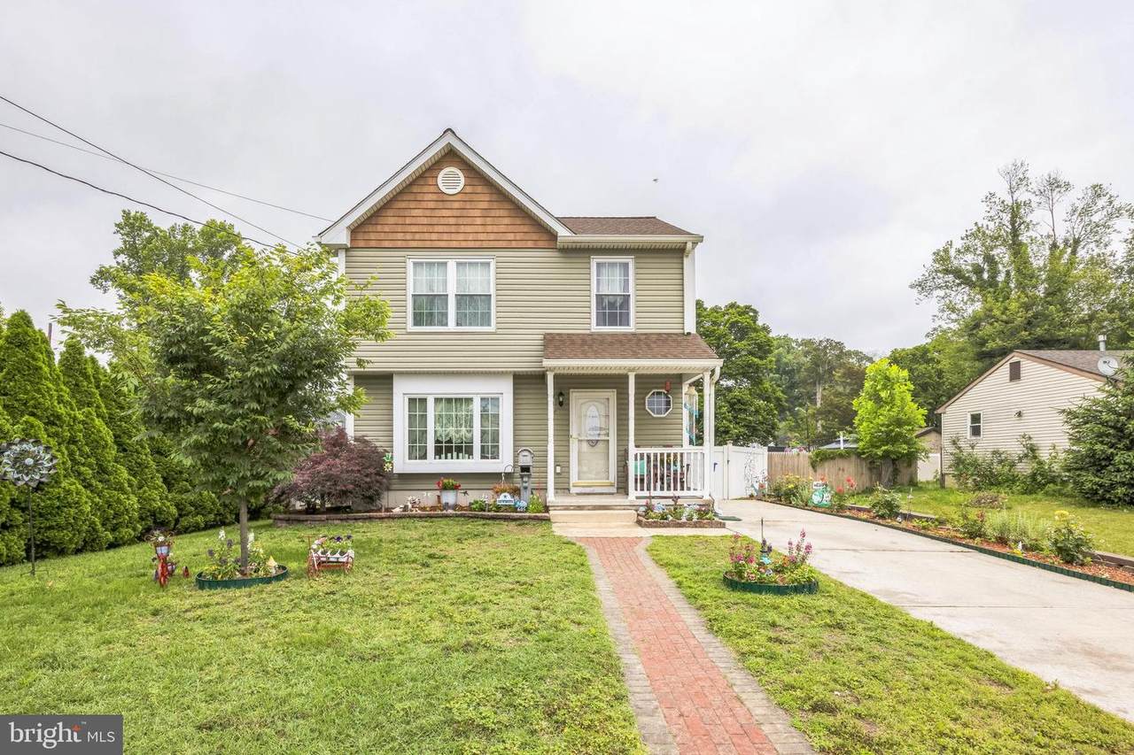 605 Woodlawn Avenue - Photo 1
