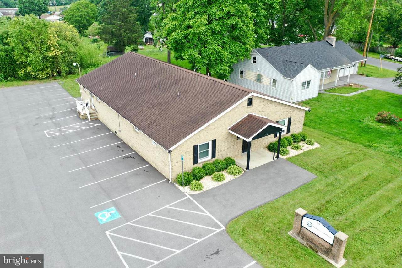 302 Rock Cliff Drive - Photo 1