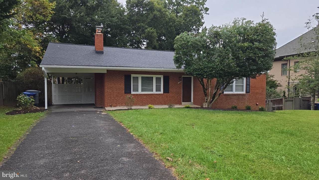 1800 Dumbarton Street - Photo 1