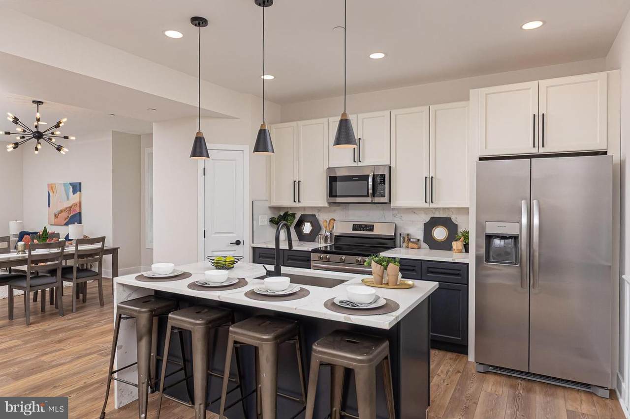 https://bt-photos.global.ssl.fastly.net/brightmls/1280_boomver_2_803947565314-2.jpg