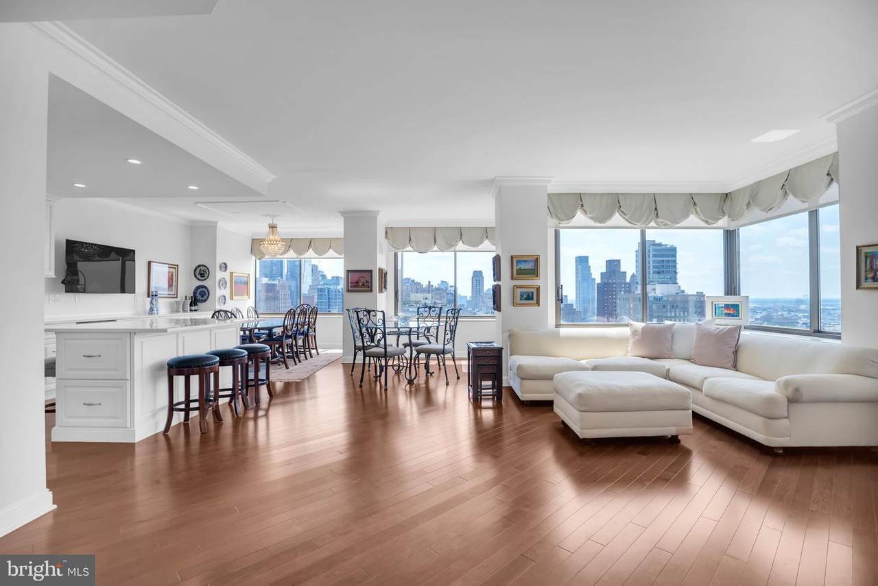 202-10 Rittenhouse Square - Photo 1