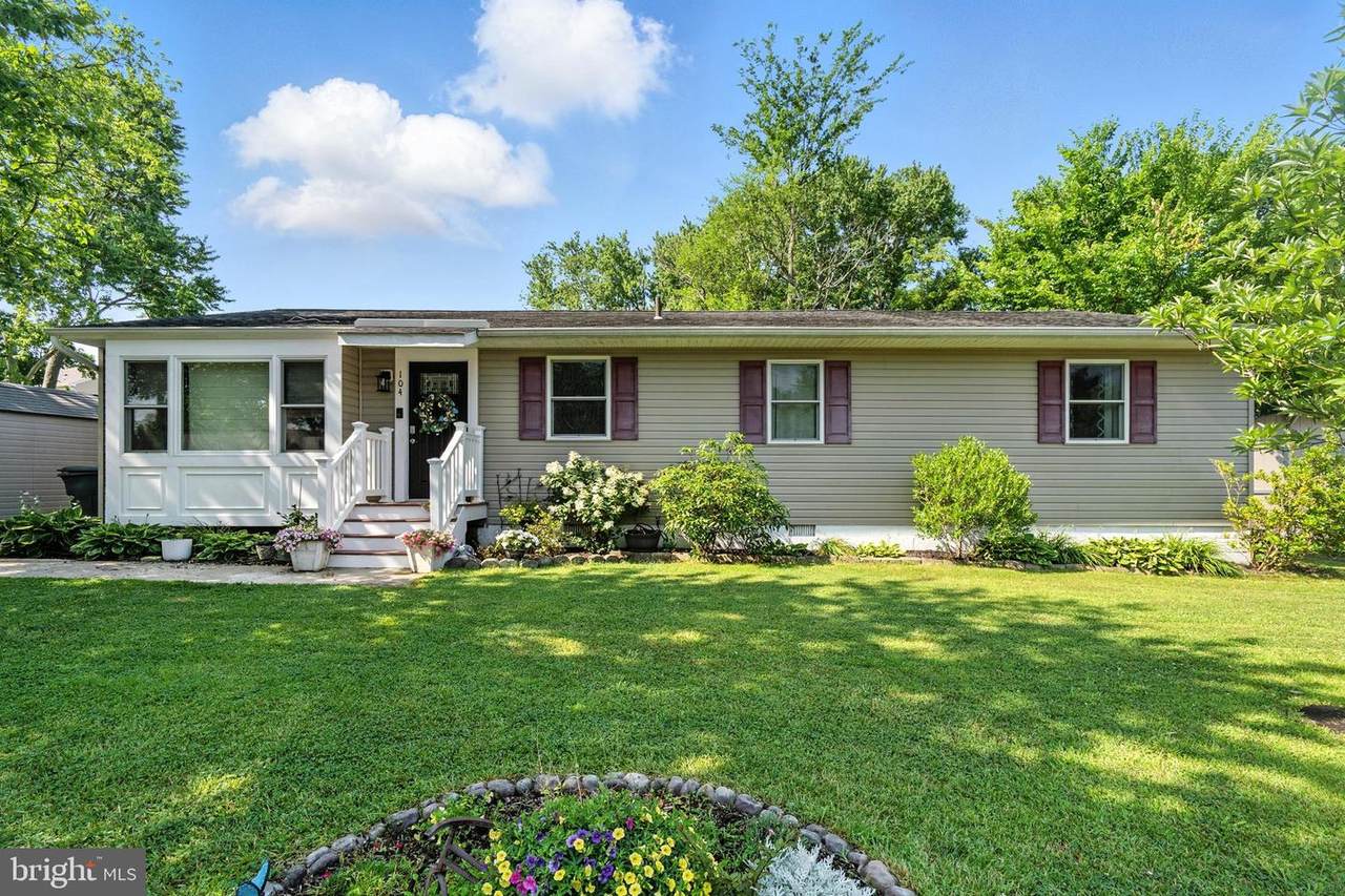 104 Thompson Avenue - Photo 1