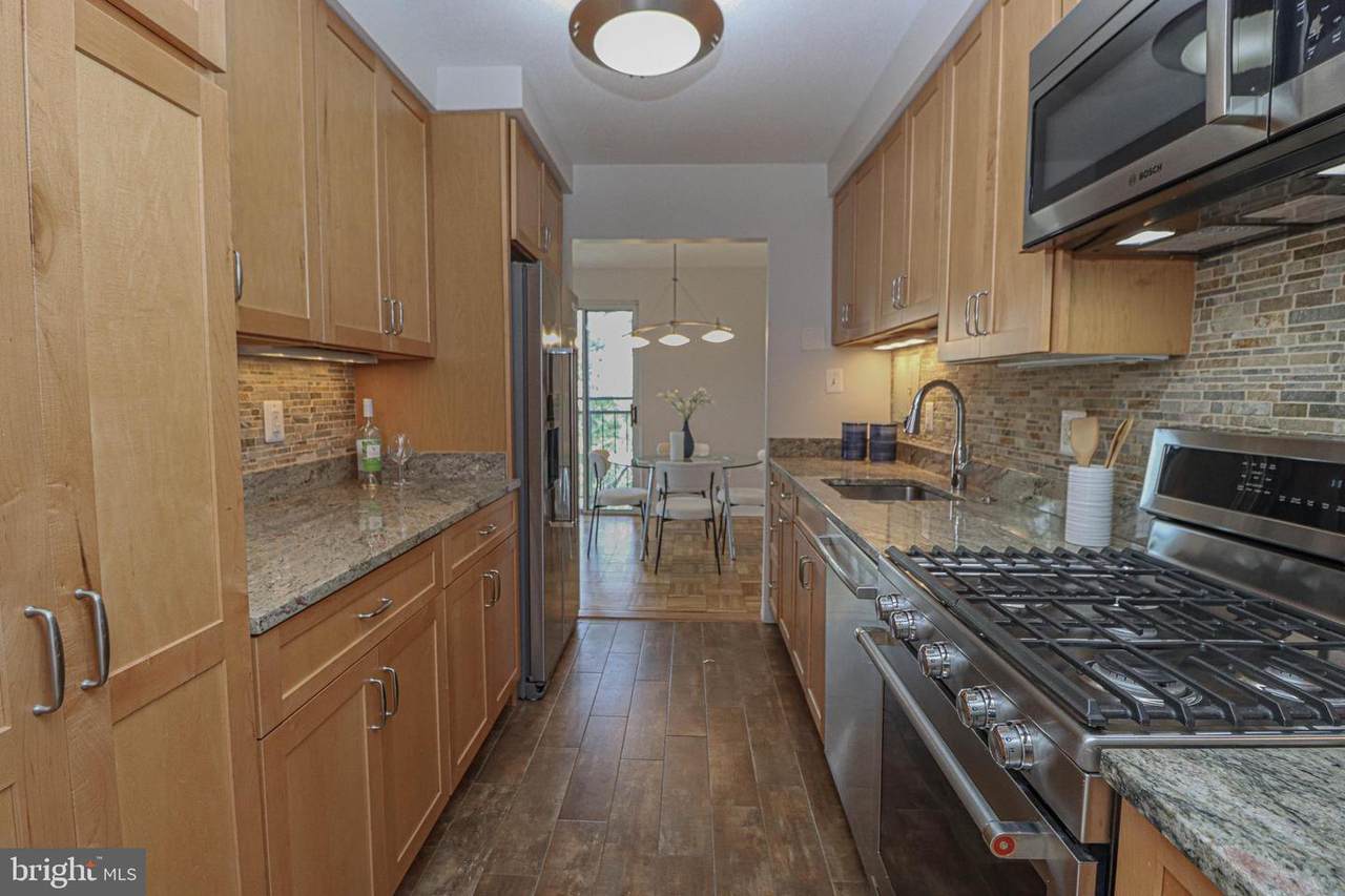 700 7TH Street - Photo 1