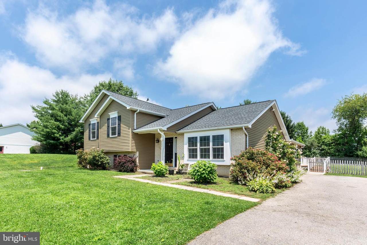 102 Heritage Drive - Photo 1