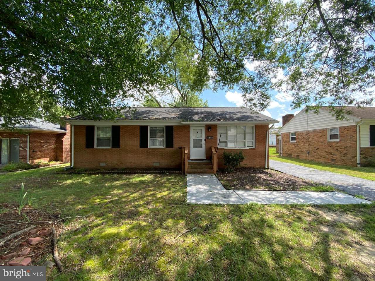 304 Stratford Avenue - Photo 1