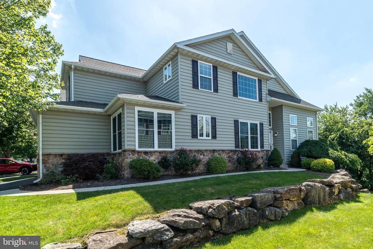 1501 Lexington Way - Photo 1