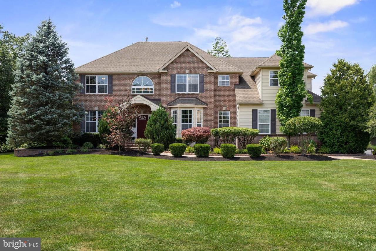208 Hickory Lane - Photo 1