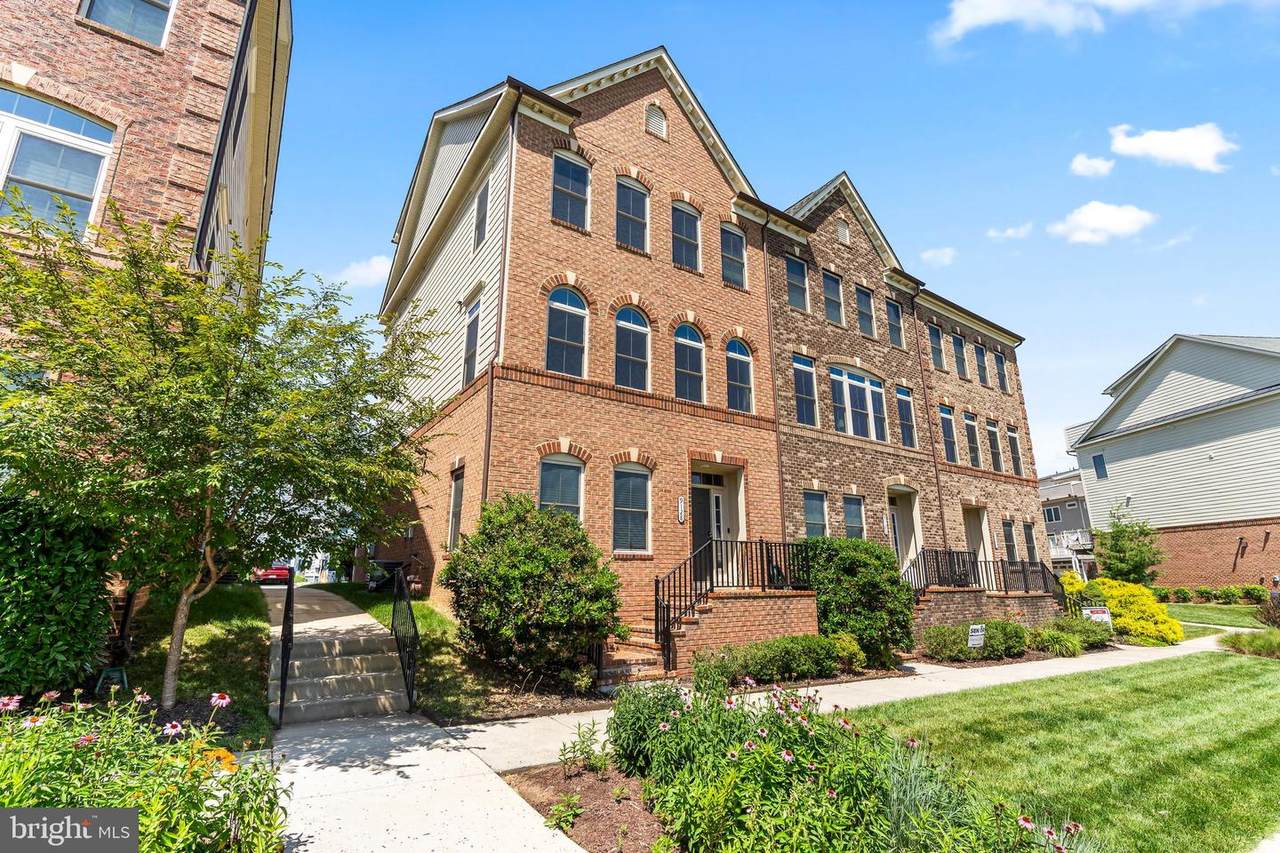 9128 Kenway Lane - Photo 1