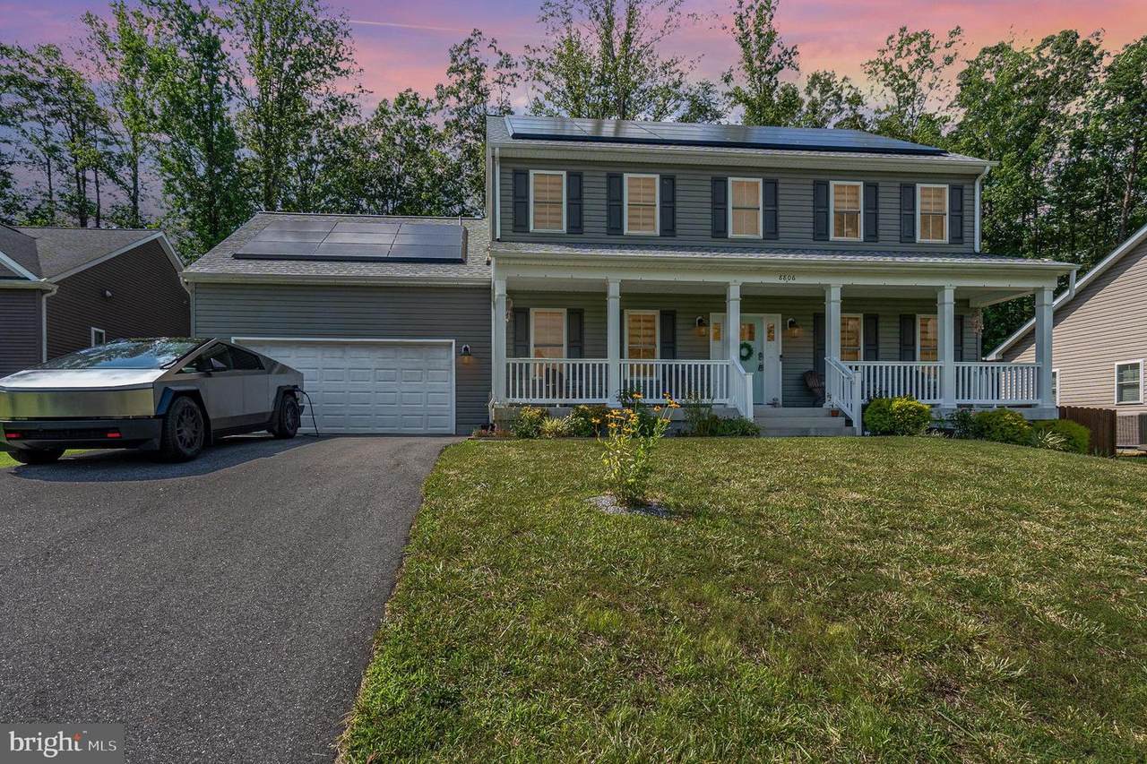 8806 Commons Circle - Photo 1