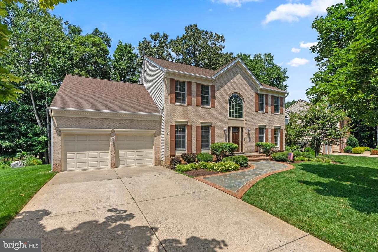 8008 Lions Crest Way - Photo 1