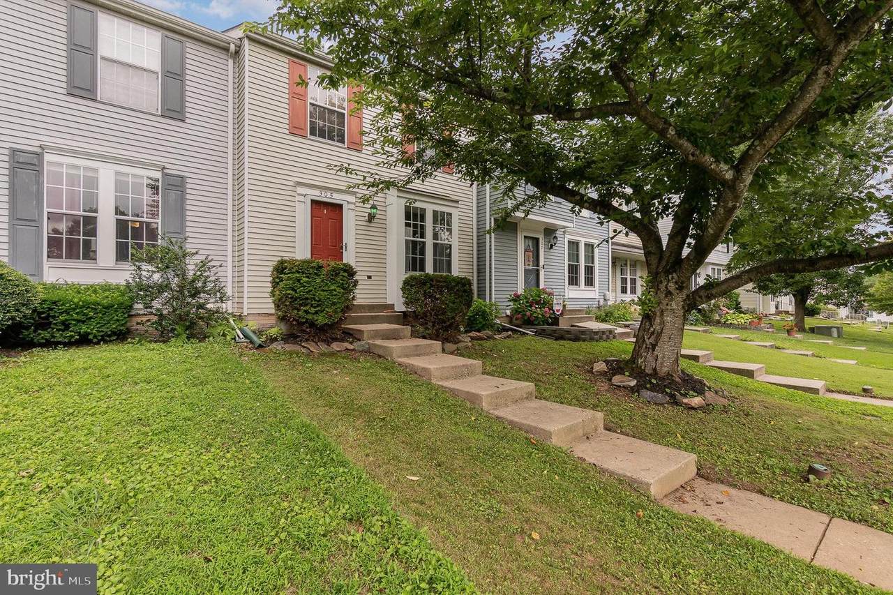 305 Logan Court - Photo 1