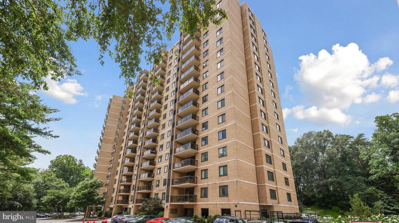 309 Yoakum Parkway - Photo 1