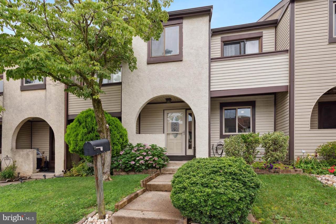 573 Adams - Photo 1