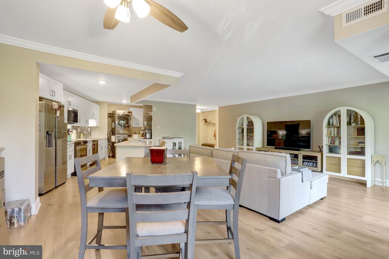 205 Yoakum Parkway - Photo 1