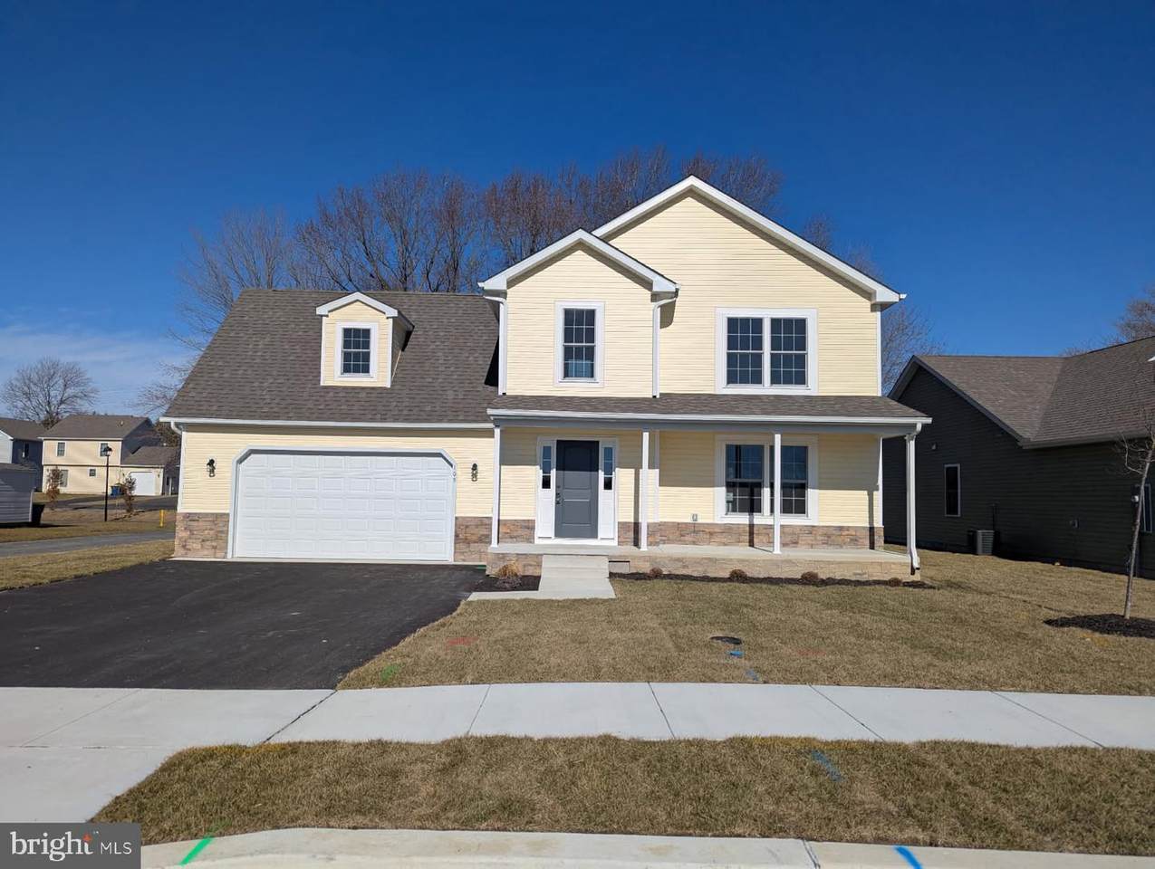 105 Fairfax Ln, - Photo 1