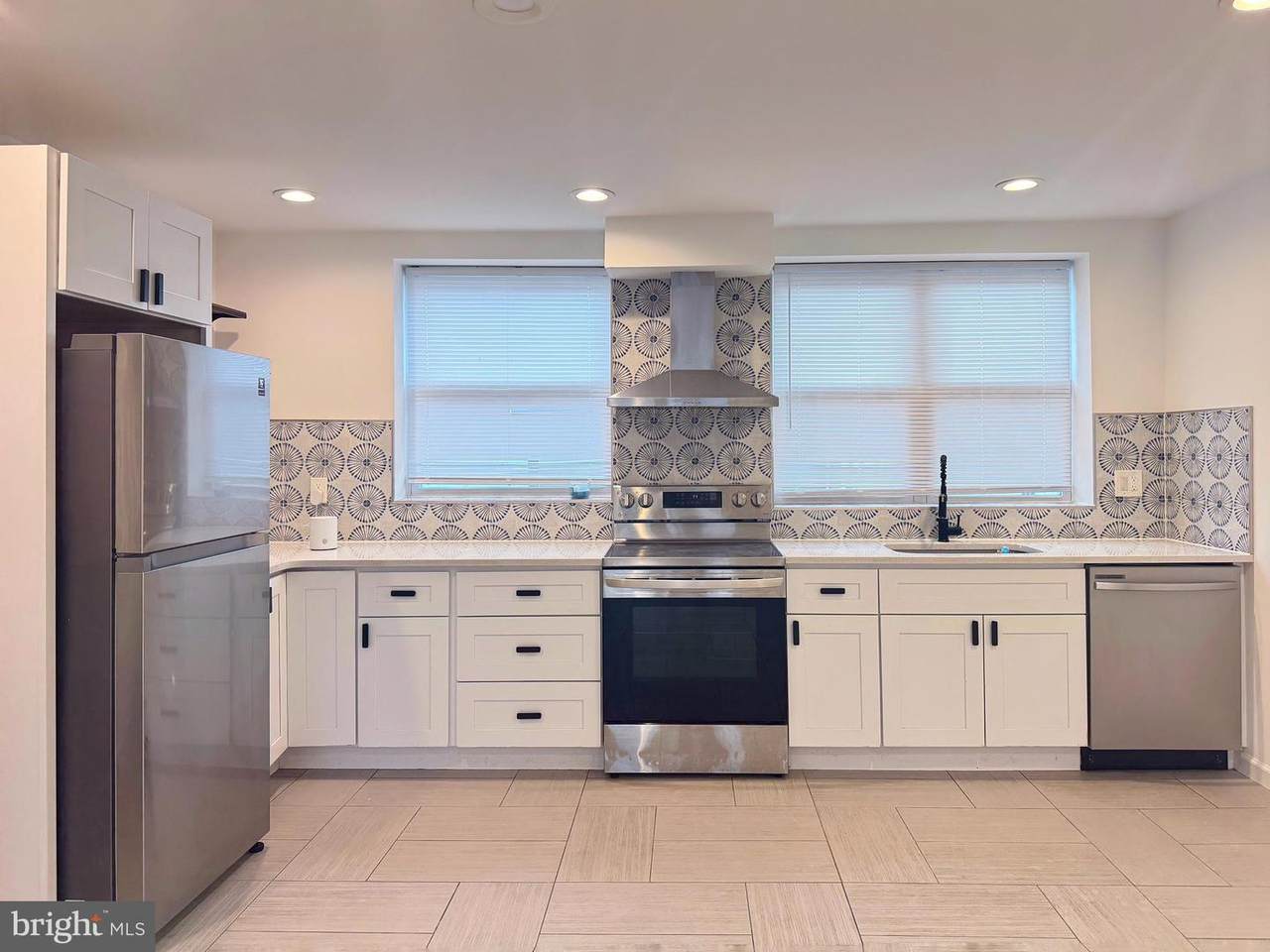 3905 Claridge Street - Photo 1