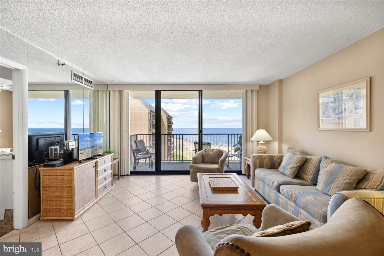 810 Harbour House Road - Photo 1