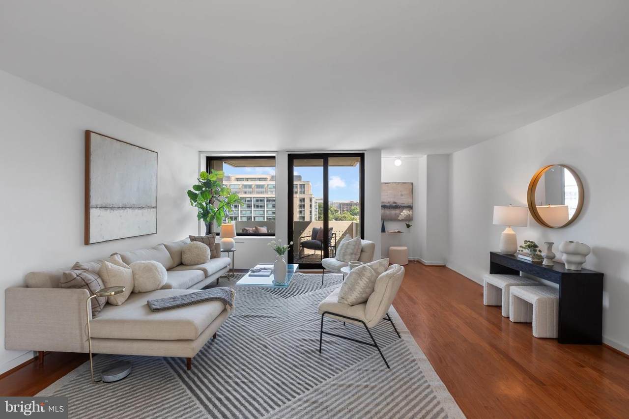 240 M Street - Photo 1