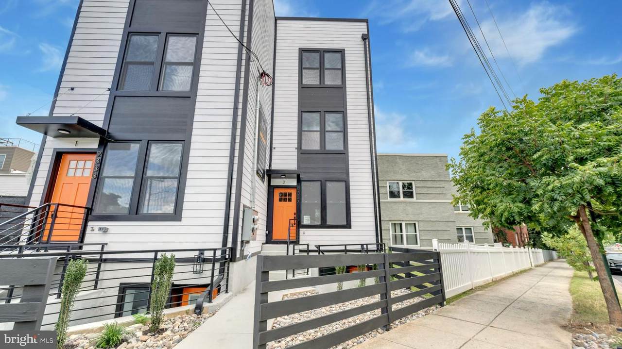 2333 Fairlawn Avenue - Photo 1