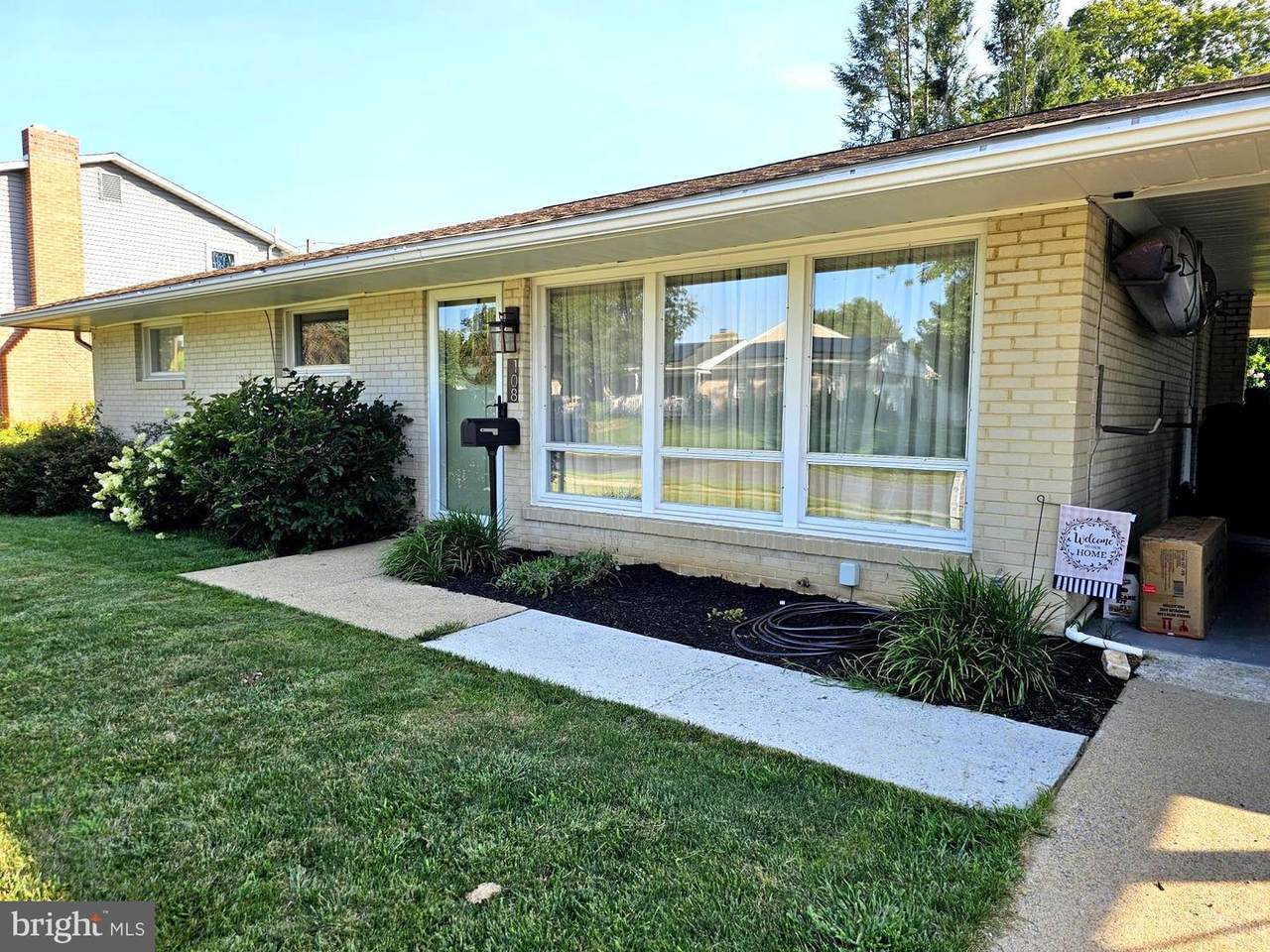 108 Lancaster Boulevard - Photo 1