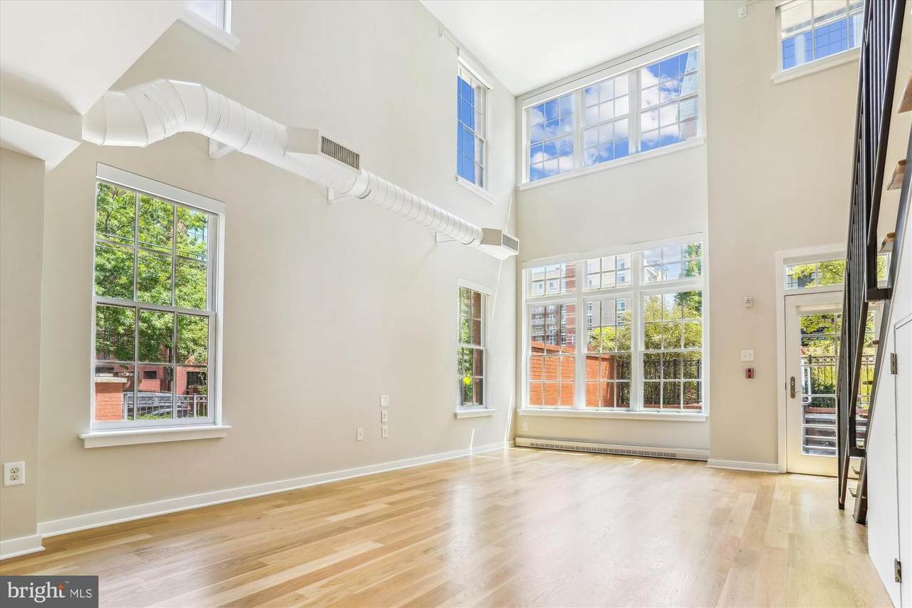 1610 Queen Street - Photo 1