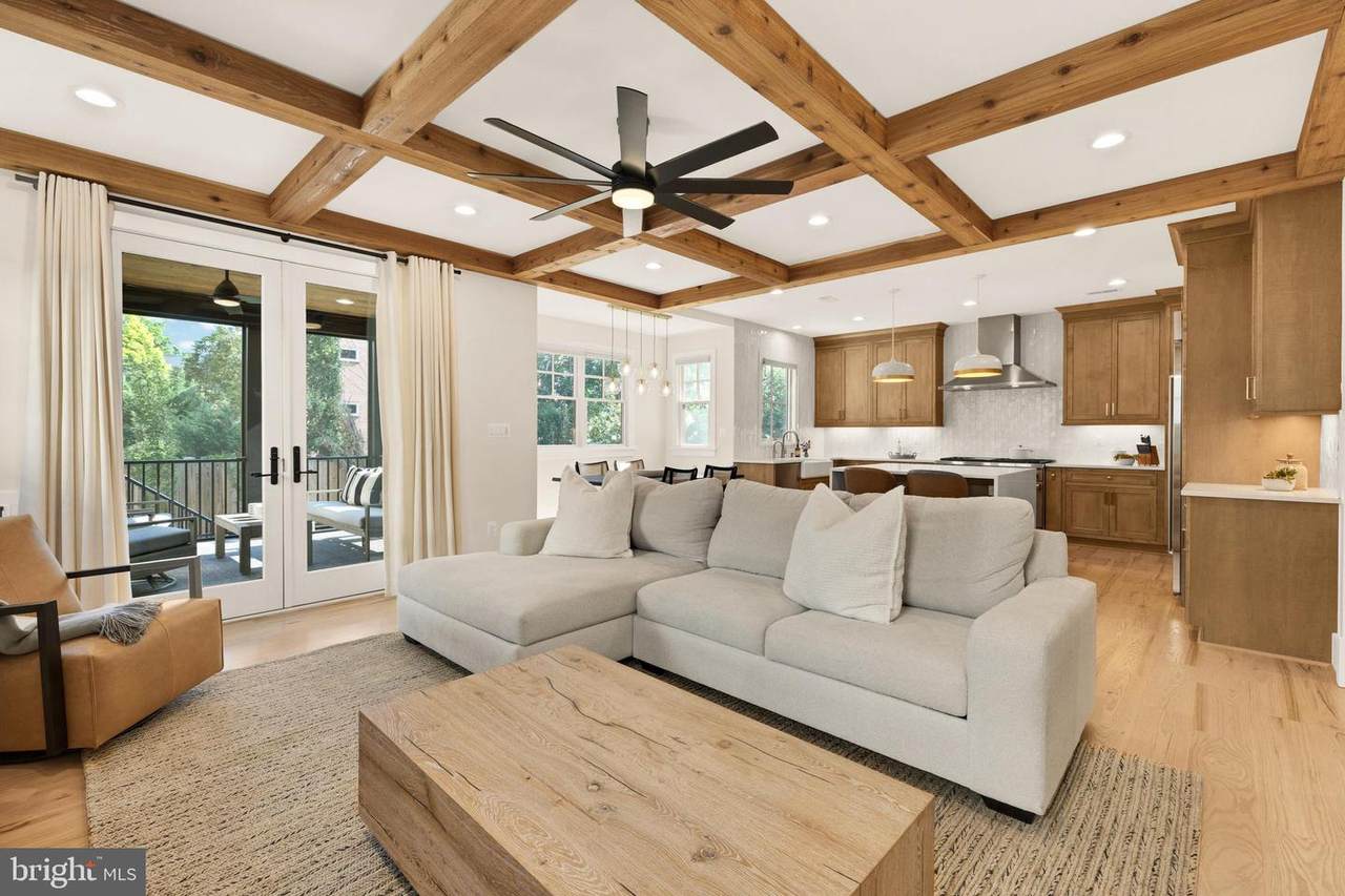 637 21ST Street - Photo 1