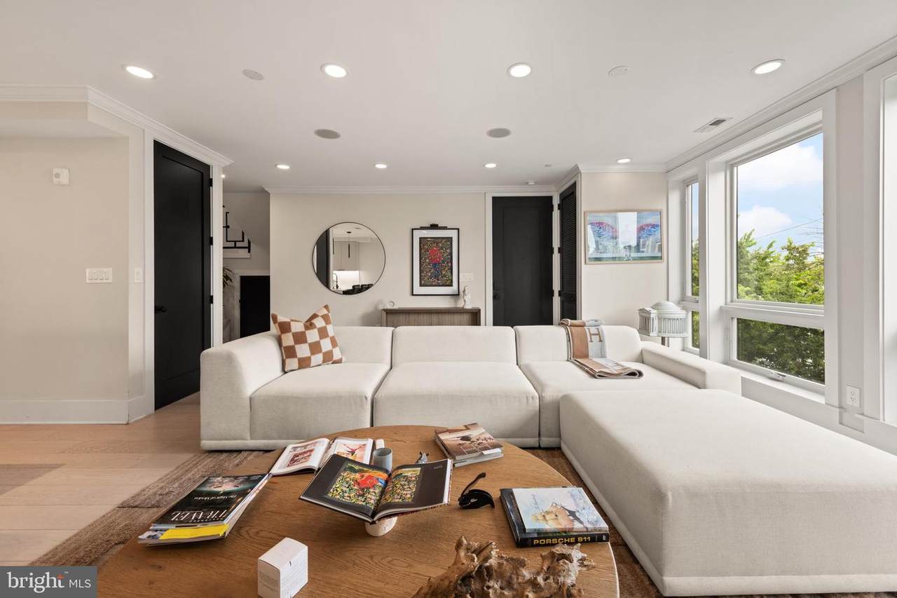 2305 Nicholson Street - Photo 1